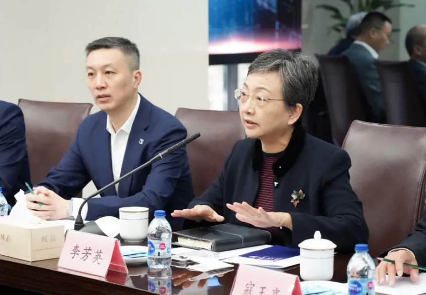 中石化高级副总裁刘宏斌一行益临ca88参观考察(图4)